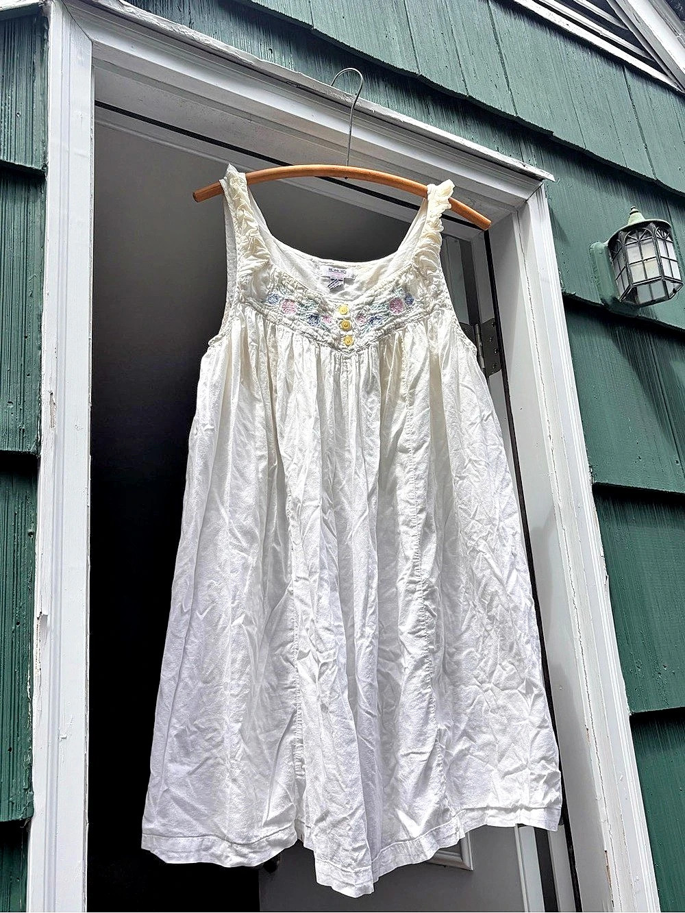 HONORS Intimates Floral Embroidered Vintage Nightgown 100% Cotton Size Medium
